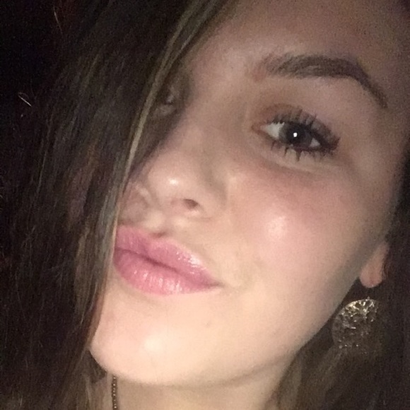 Profile Picture of Haley Cannon (@hecannon99) on Poshmark