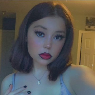 Profile Picture of Kelsey Hales (@kelsey12050680) on Twitter