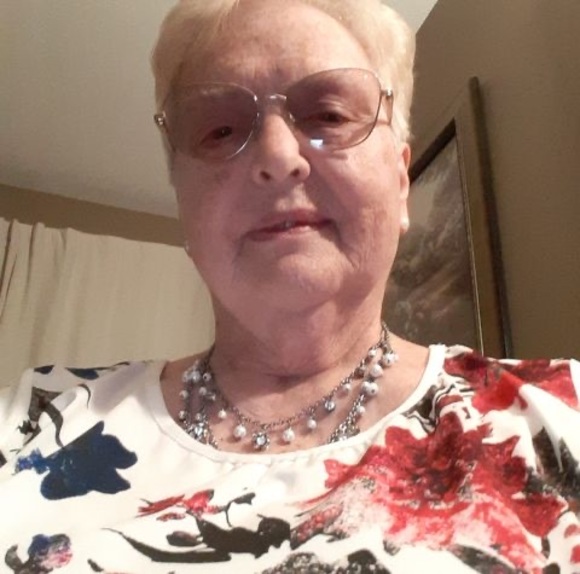 Profile Picture of Janet Murray (@janetmurray638) on Poshmark