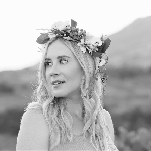 Profile Picture of Shannon Argyropoulos (@shannbee1) on Poshmark