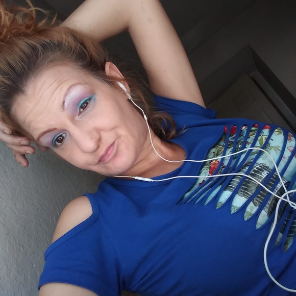 Profile Picture of Danielle Belknap (@danilee333) on Poshmark