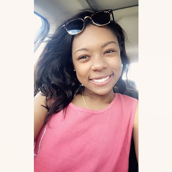 Profile Picture of Kanesha Mcinnis (@ksmmac) on Poshmark