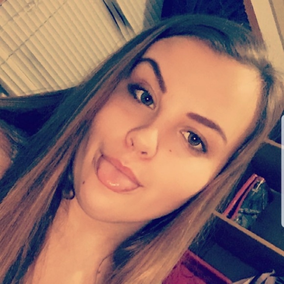 Profile Picture of Courtney Harrelson (@courtneydh678) on Poshmark