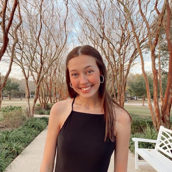 Profile Picture of Hannah Strohm (@hlstrohm) on Poshmark