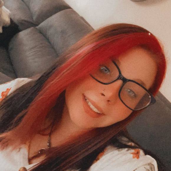 Profile Picture of Kimberly Hanna (@kimberly_hanna) on Poshmark