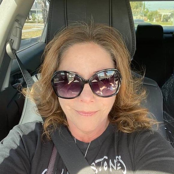 Profile Picture of Ayesha Tully (@ayeshatully) on Poshmark