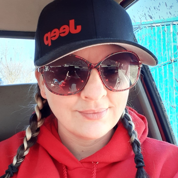 Profile Picture of Heather Bearup (@heather22red) on Poshmark