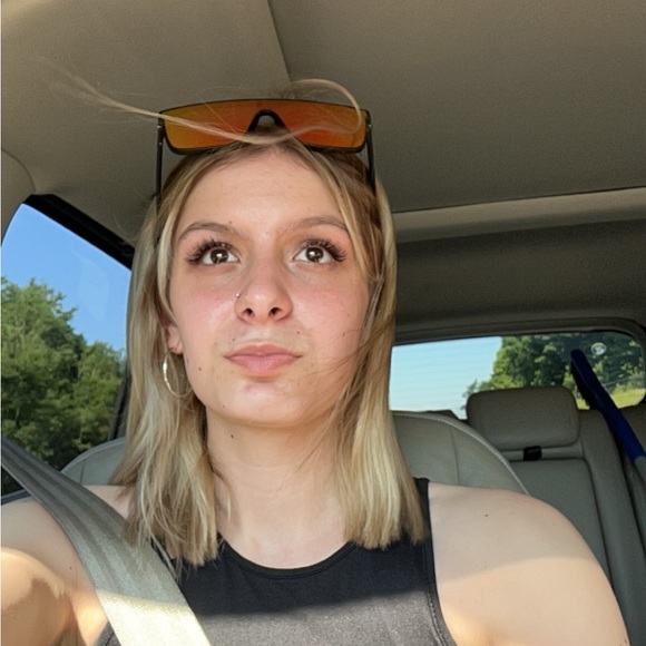 Profile Picture of Jada Bailey (@jadabailey595) on Poshmark