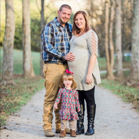 Profile Picture of Kendra Hartline (@kendrahartline) on Poshmark