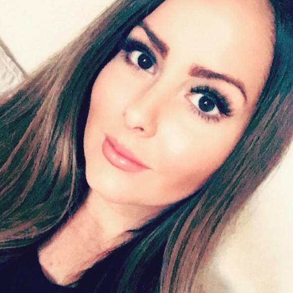 Profile Picture of Andrea Reimers (@andreareimers) on Poshmark