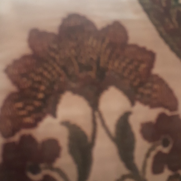 Profile Picture of Georgette Browne (@sell2019180) on Poshmark