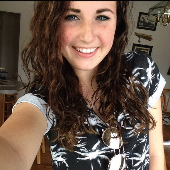 Profile Picture of Taylor Richards (@taylo_99) on Poshmark