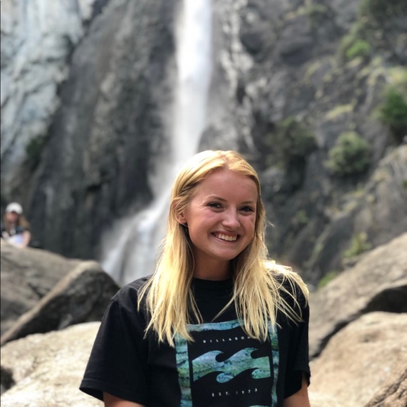 Jade Fluharty - Poshmark Profile Picture of Jade Fluharty (@jadefluharty) on Poshmark