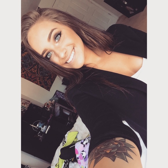 Profile Picture of Jamie Hildenbrandt (@jamietaylorr) on Poshmark