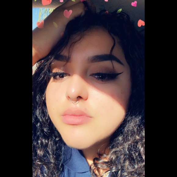 Profile Picture of Beatriz Sanchez (@unaputaa) on Poshmark
