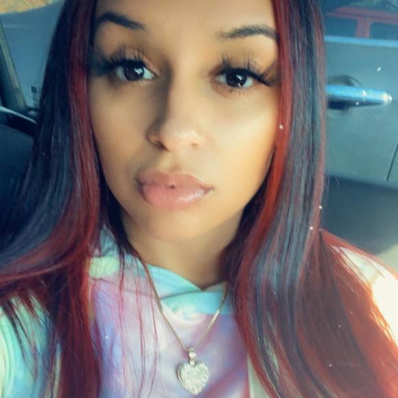 Profile Picture of Rolanda Shenese (@pressleyroe) on Poshmark