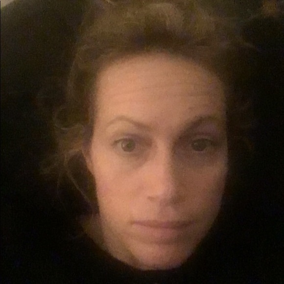 Profile Picture of Jennifer Yager (@j3nny323) on Poshmark