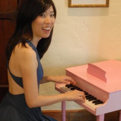 Profile Picture of Corrinne May (@corrinnemay) on Twitter