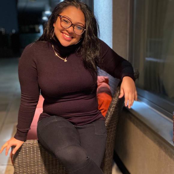 Profile Picture of Ariel Marquez (@drl0325) on Poshmark