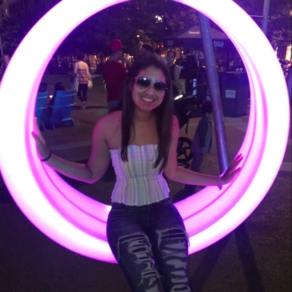 Profile Picture of Sahiris Flores (@sahirisflores) on Poshmark