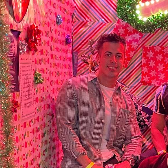 Profile Picture of Alejandro Hidalgo (@handro635) on Poshmark