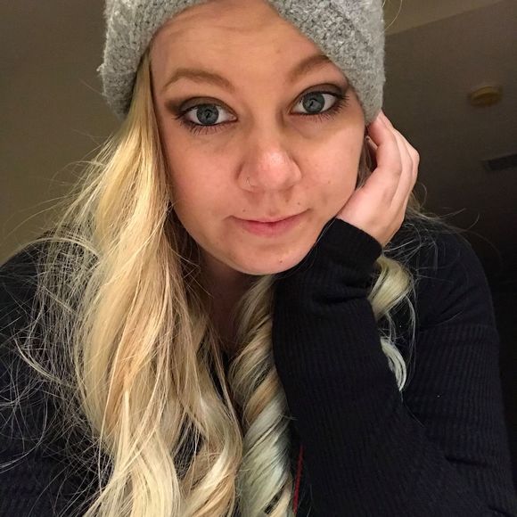 Angel Springsteed - Poshmark Profile Picture of Angel Springsteed (@rebekahrenee) on Poshmark