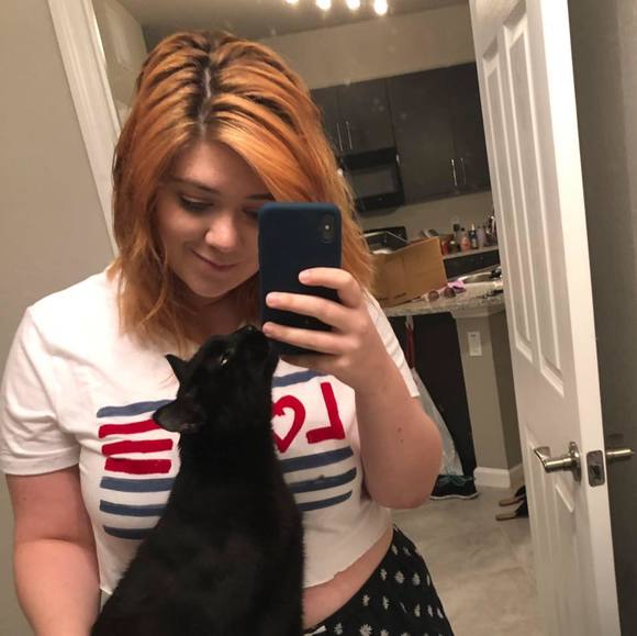 Profile Picture of Alexandra Bochis (@l3xthemermaid) on Poshmark