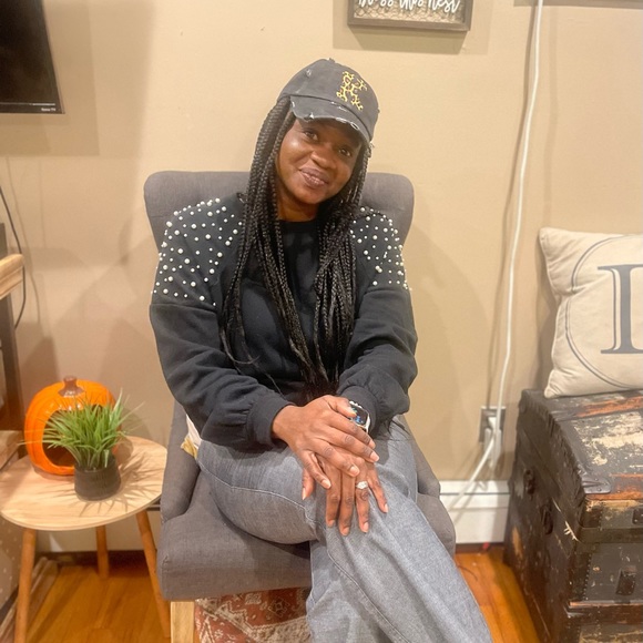 Profile Picture of Michelle Defilippis (@mdefilippis17) on Poshmark