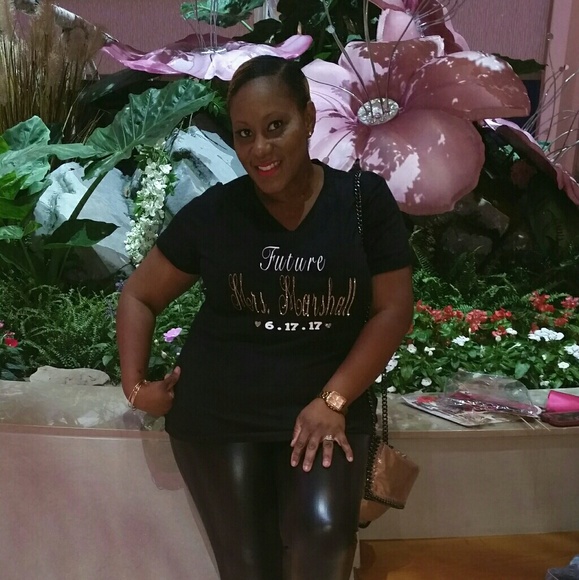 Profile Picture of Carlotta Marshall (@iamllove) on Poshmark
