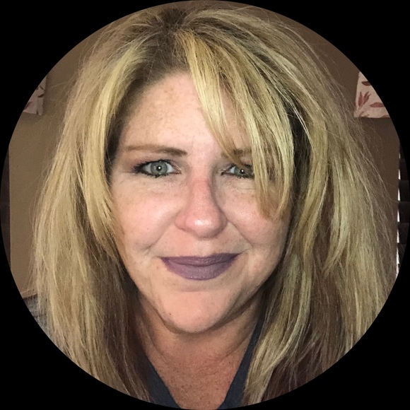 Profile Picture of Shelly Hollen (@shelly_rock) on Poshmark