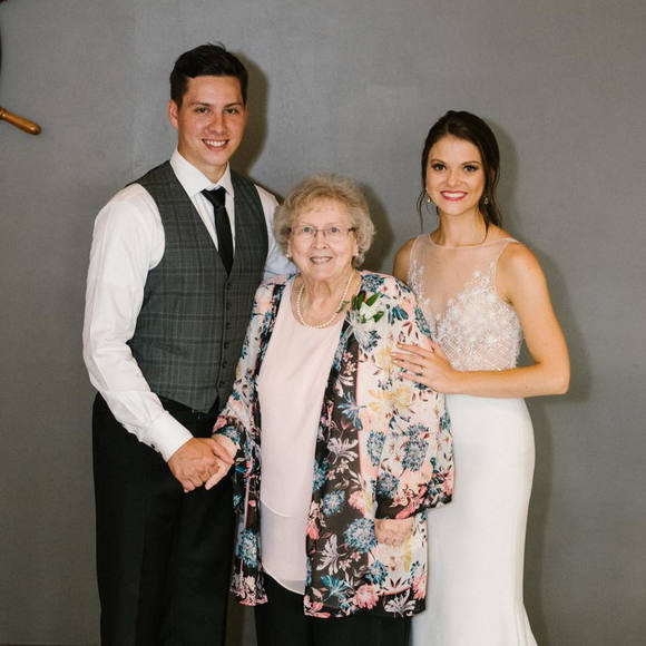 Profile Picture of Mikaela Dunaisky (@mikaeladunaisky) on Poshmark