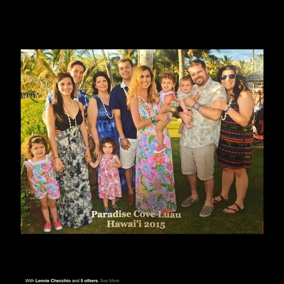 Profile Picture of Lennieche Checchio (@lchec9525) on Poshmark