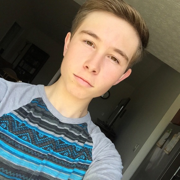 Profile Picture of Jonathan Knapp (@jknappdino) on Poshmark