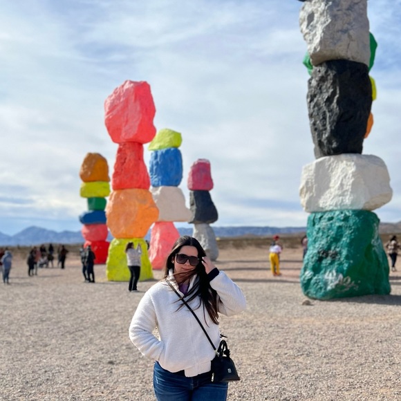 Profile Picture of Lorena Corrales (@lorenacorrales) on Poshmark