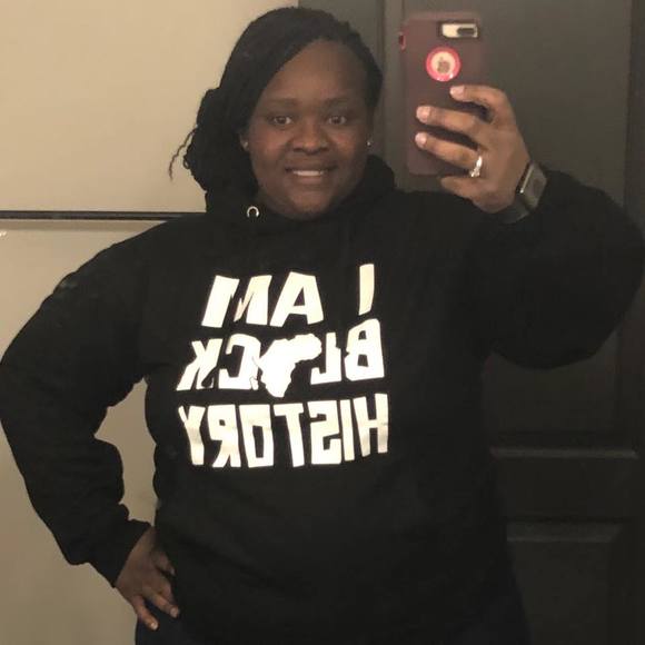 Profile Picture of Mironda Ray (@mirondaray) on Poshmark