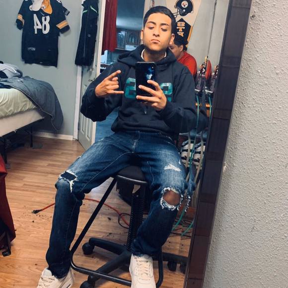 Profile Picture of Javier Morales (@javiermorale150) on Poshmark