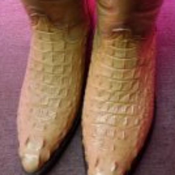 Profile Picture of Eva Rivas (@gueritarivas) on Poshmark