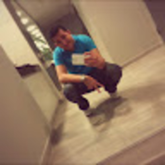 Profile Picture of Fernando Peraza (@fernando091986) on Poshmark