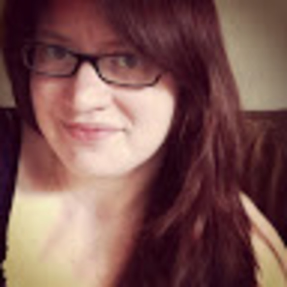 Profile Picture of Caitlin Mackie (@caitlinmackie) on Poshmark