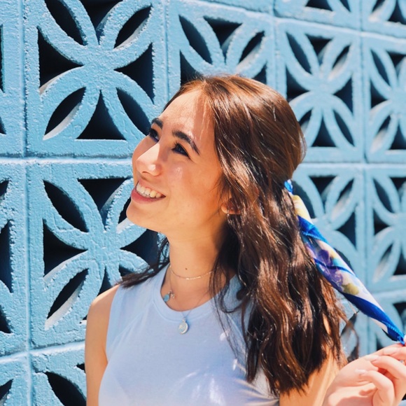 Profile Picture of Kylie Lavinsky (@kylielavinsky) on Poshmark