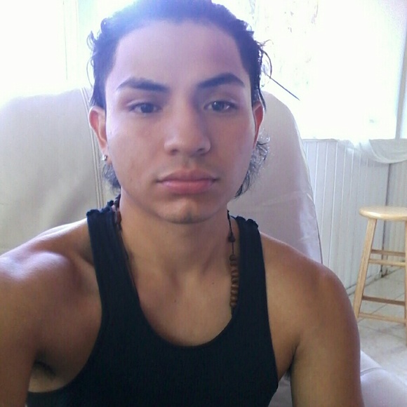 Profile Picture of Manny Flores (@gwap2318) on Poshmark