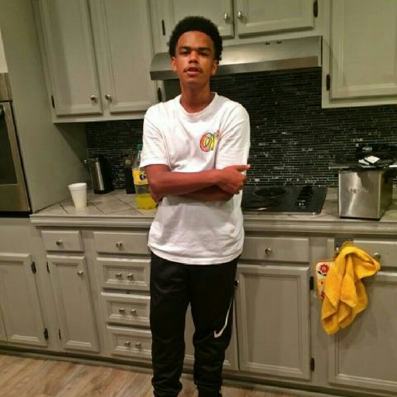 Profile Picture of Darryl Chappel (@darryl____) on Poshmark