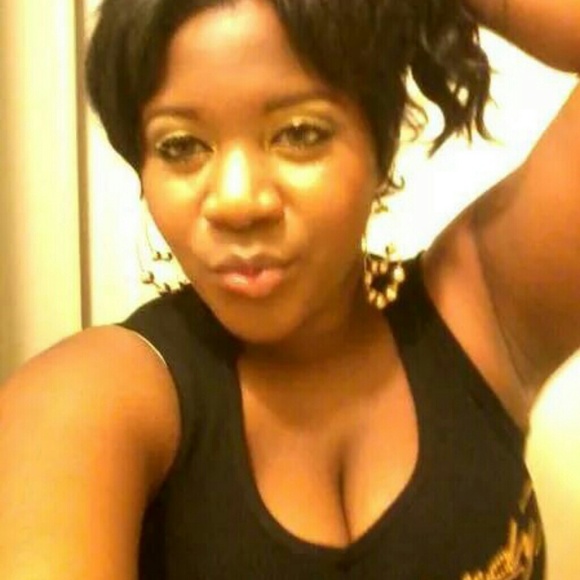 Profile Picture of Shanaski Wardley (@shanaski21) on Poshmark