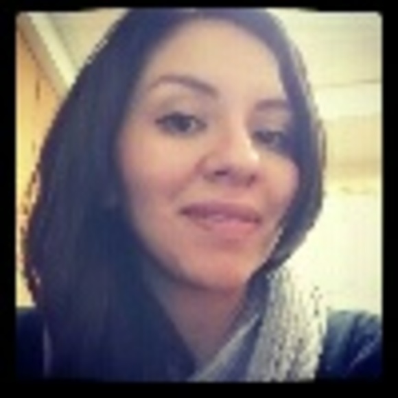 Profile Picture of Daniela Robledo (@drobledo40) on Poshmark