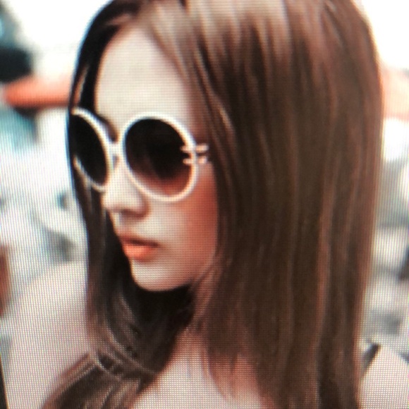 Profile Picture of Ralap Huxley (@qeqqxuktoa) on Poshmark