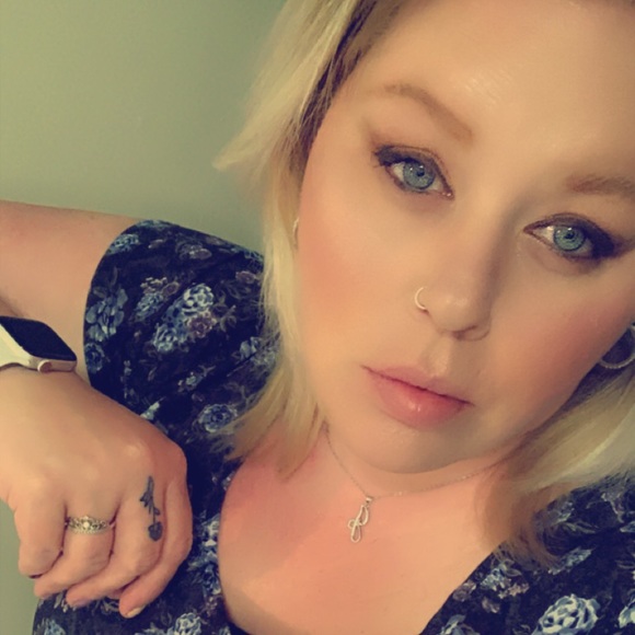 Profile Picture of Jessica Bouyea (@jessieb1019) on Poshmark