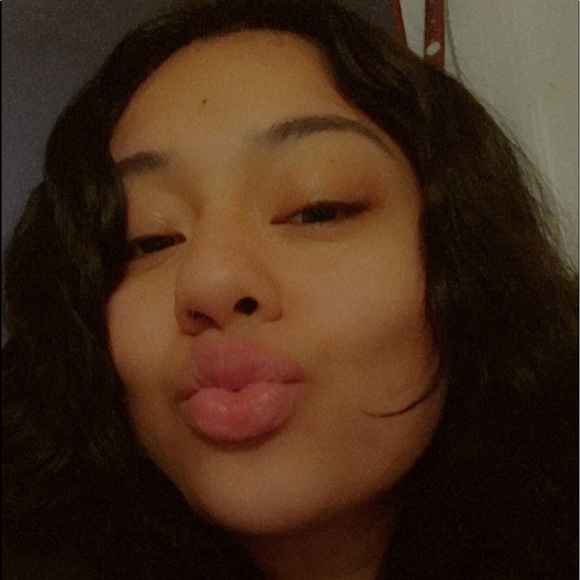Profile Picture of Celine Gonzalez (@ceceg99) on Poshmark