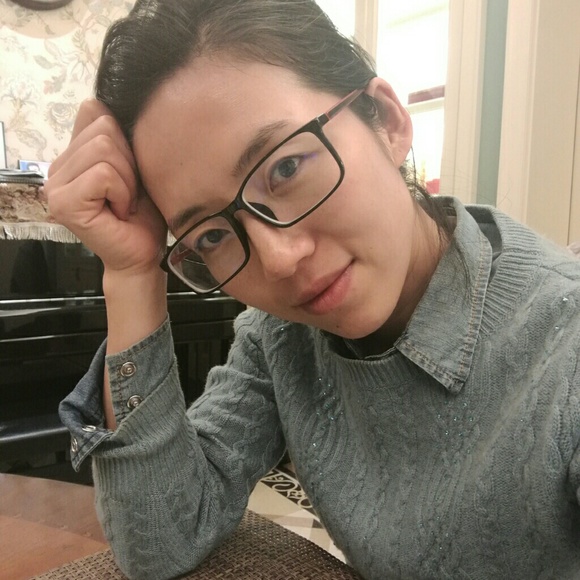 Profile Picture of Meng Chen (@monamona2011) on Poshmark