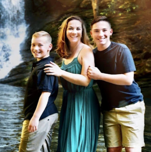 Profile Picture of Katie Guessford (@kguessford16) on Poshmark