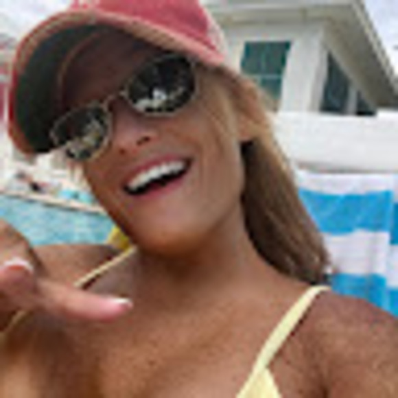 Profile Picture of Wendy Kleha (@wendykleha) on Poshmark